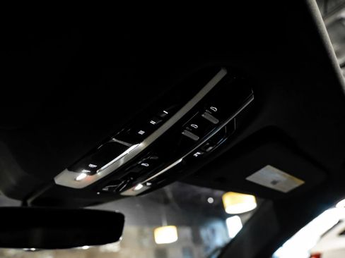 Used 2018 Porsche Panamera 4 AWD/4WD image 33