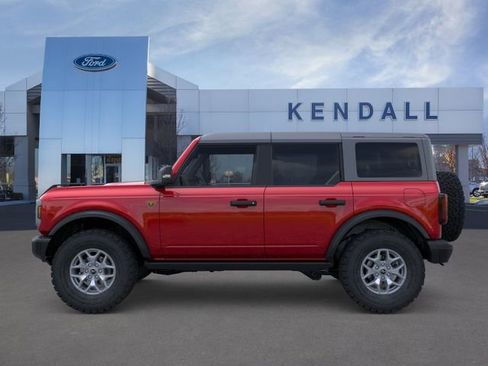 Used 2025 Ford Bronco Badlands image 3