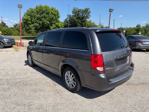 Used 2019 Dodge Grand Caravan SXT FWD image 3