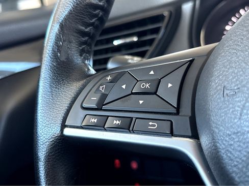 Used 2022 Nissan Rogue Sport SV image 11