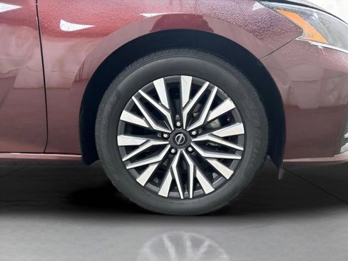 Used 2024 Nissan Altima 2.5 SV image 9