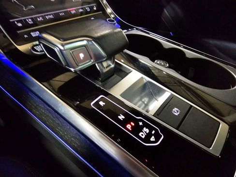 Used 2021 Audi Q8 Premium Plus w/ Premium Plus Package image 38