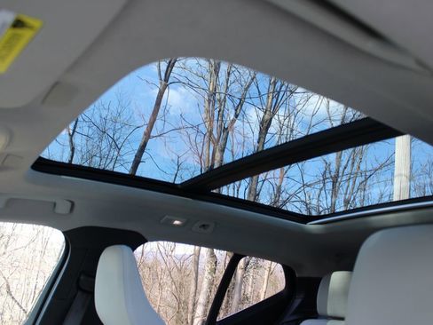 Used 2023 Volvo XC40 B4 Plus w/ Protection Package image 18