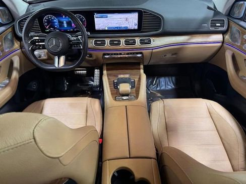 Used 2024 Mercedes-Benz GLS 580 4MATIC image 11