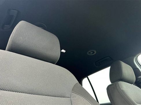 Used 2022 Chevrolet Traverse LT w/ LPO, Black Accent Package image 17