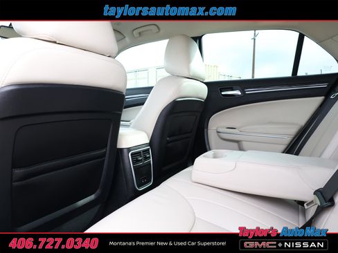 Used 2022 Chrysler 300 Touring L image 28