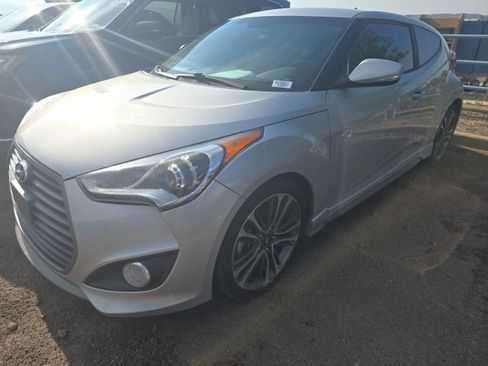 Used 2017 Hyundai Veloster Turbo FWD image 3