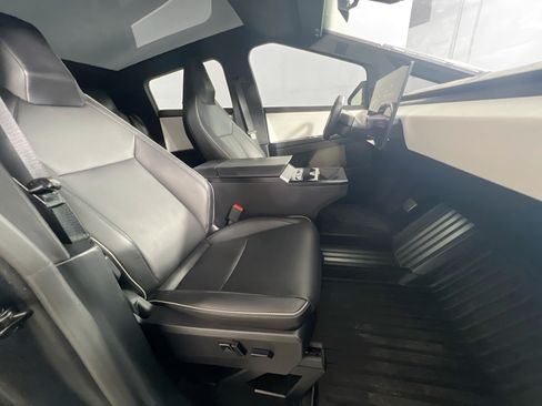 Used 2024 Tesla Cybertruck Cyberbeast AWD/4WD image 29
