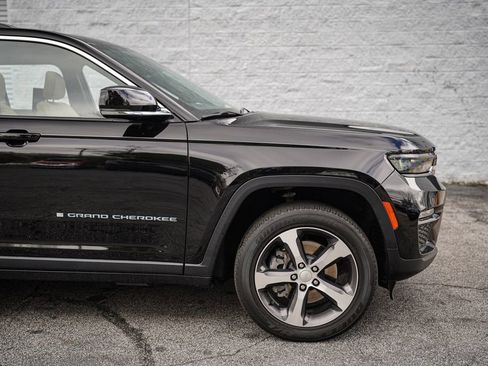 Used 2023 Jeep Grand Cherokee 4WD 4xe w/ Luxury Tech Group II image 17