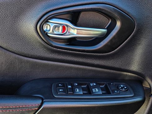 Used 2022 Jeep Cherokee Trailhawk w/ Trailer Tow Group image 12