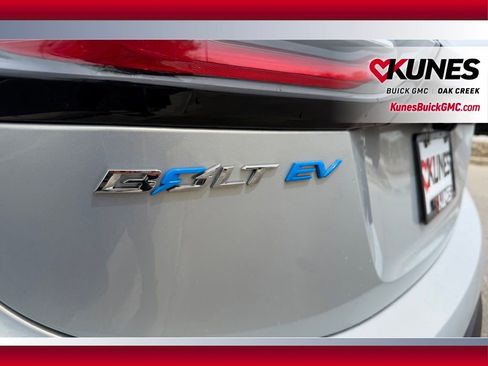 Used 2023 Chevrolet Bolt LT w/ Driver Confidence Package FWD image 4