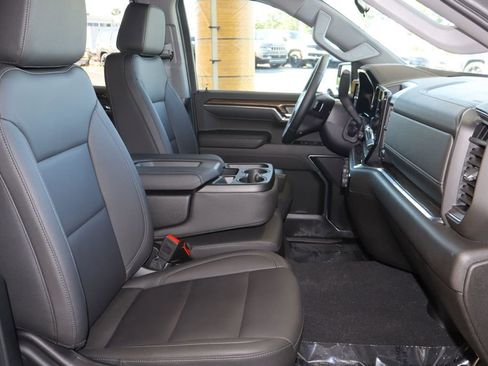 Used 2024 Chevrolet Silverado 1500 LT w/ Z71 Off-Road Package image 16