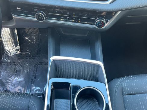 Used 2025 Chevrolet Equinox LT image 40