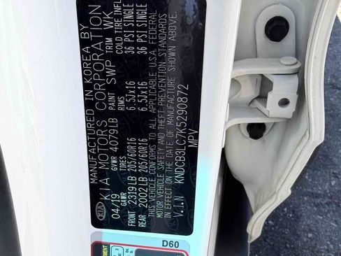 Used 2019 Kia Niro FE FWD image 18