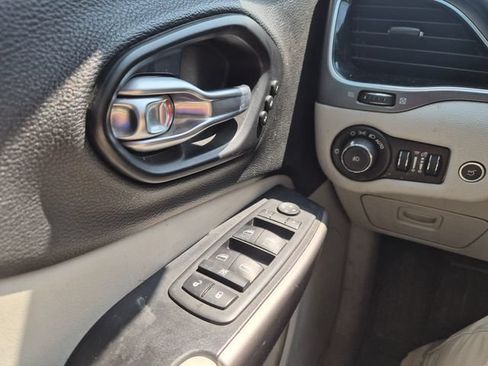 Used 2020 Jeep Cherokee Limited AWD/4WD image 15