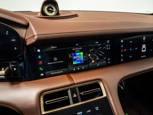 Used 2022 Porsche Taycan Turbo S image 19