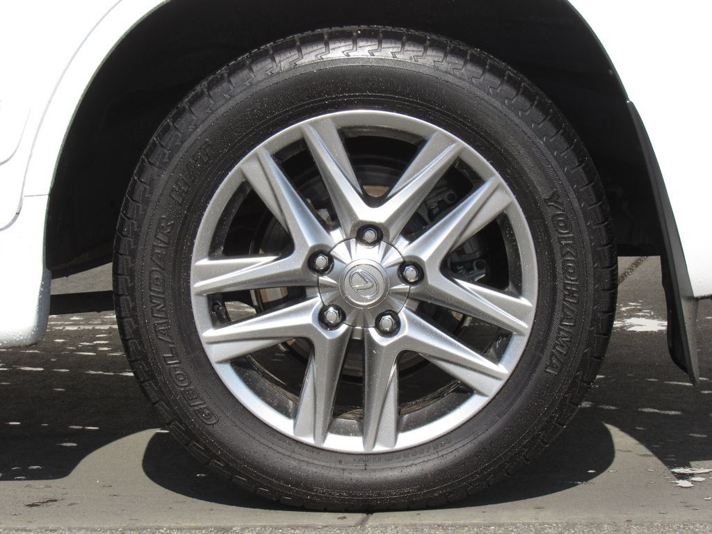 Used 2015 Lexus LX 570 4WD w/ Luxury Package image 41