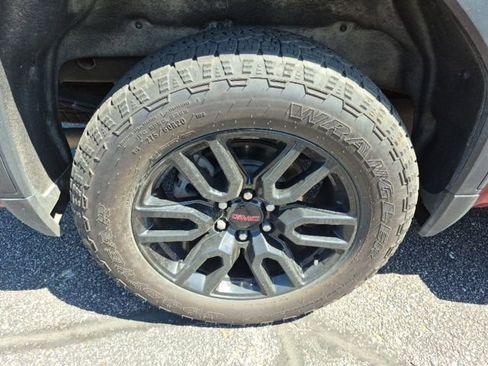 Used 2024 GMC Sierra 1500 Elevation w/ Elevation Premium Package AWD/4WD image 9