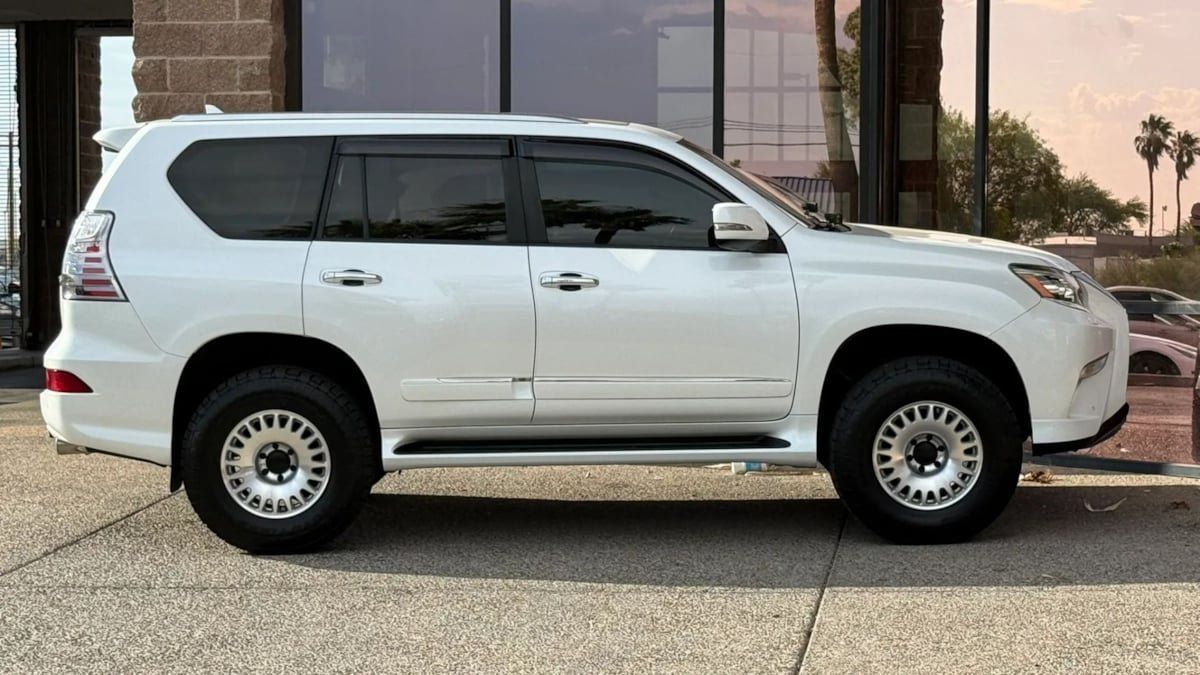 Used 2014 Lexus GX 460 w/ Premium Package AWD/4WD image 14