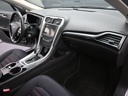 Used 2013 Ford Fusion SE FWD image 12