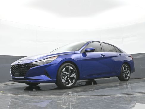 Used 2023 Hyundai Elantra SEL w/ Convenience Package FWD image 43