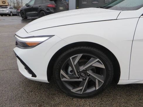Used 2025 Hyundai Elantra SEL FWD image 40