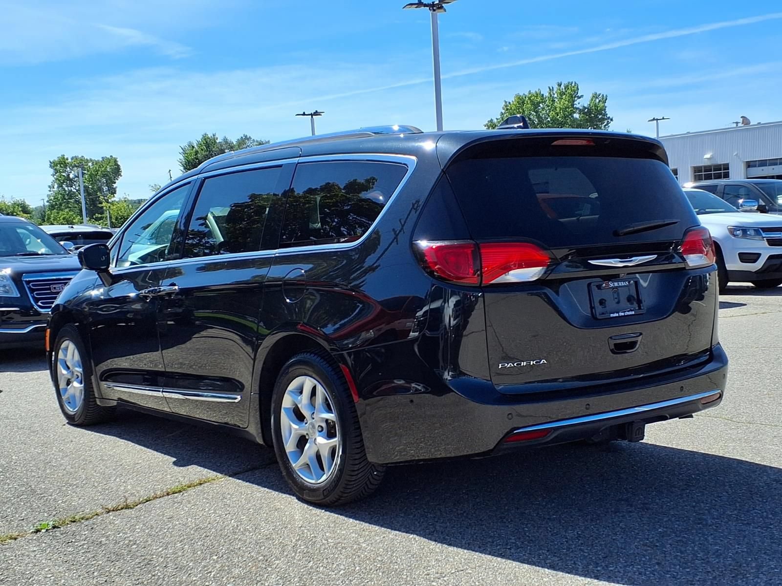 Used 2018 Chrysler Pacifica Touring-L w/ Advanced Safetytec Group FWD image 7