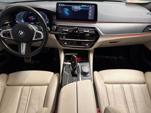 Used 2023 BMW 530e w/ M Sport Package image 16