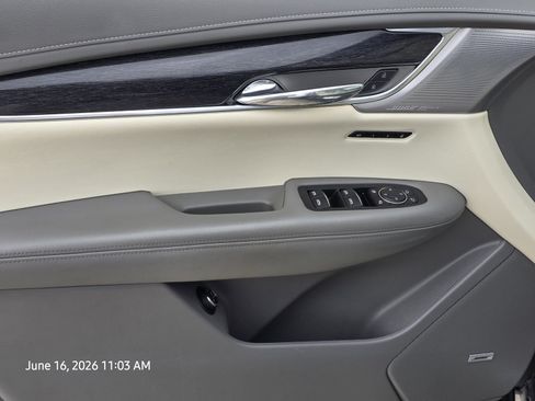 Used 2023 Cadillac XT6 Premium Luxury w/ Technology Package FWD image 14