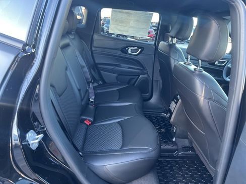 New 2026 Jeep Compass Latitude image 12