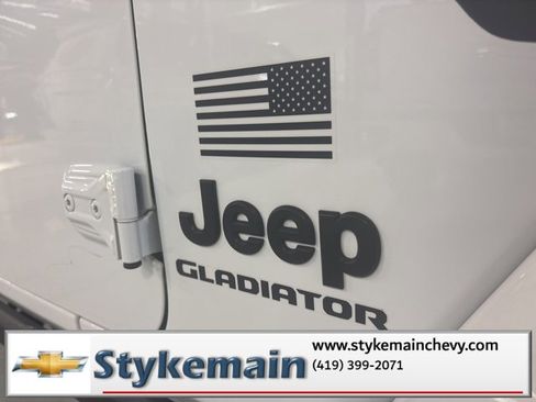 Used 2021 Jeep Gladiator Sport image 37