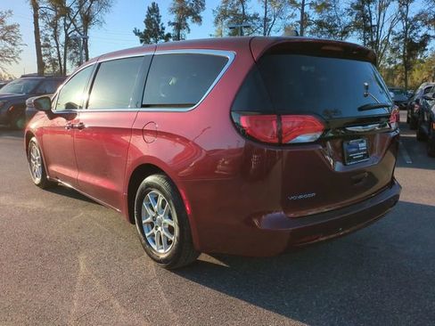 Used 2023 Chrysler Voyager LX image 6