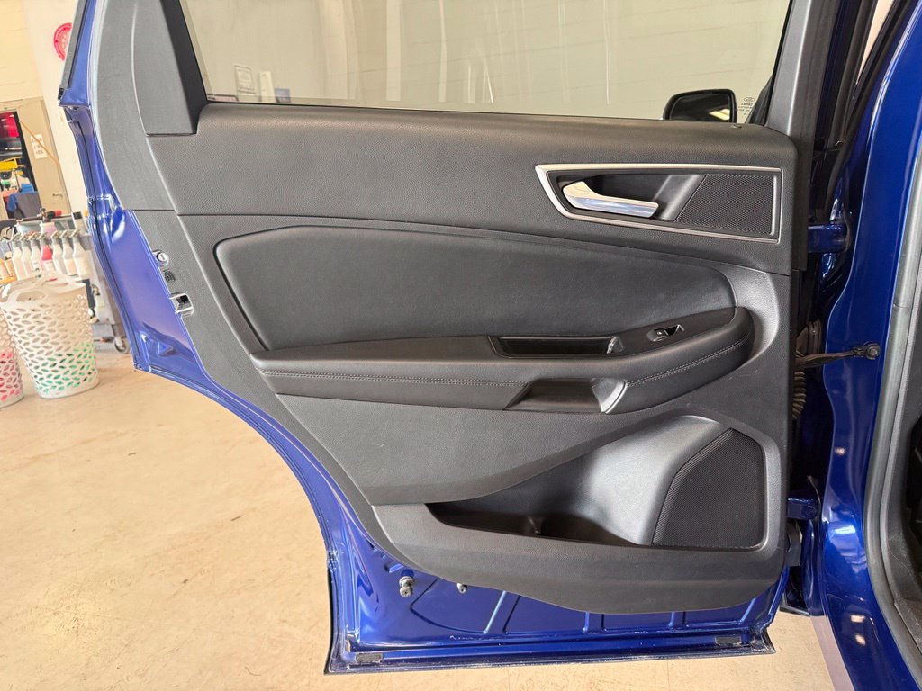 Used 2015 Ford Edge SEL w/ Equipment Group 201A AWD/4WD image 16