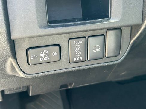 Used 2018 Toyota Tacoma TRD Off-Road AWD/4WD image 23