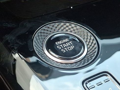 New 2025 Kia Niro EX image 17