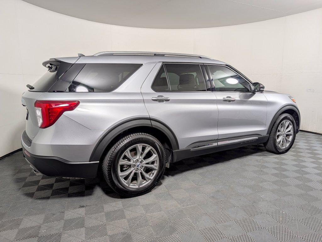 Used 2021 Ford Explorer Limited w/ Equipment Group 301A AWD/4WD image 2