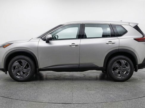 Used 2025 Nissan Rogue SV FWD image 5