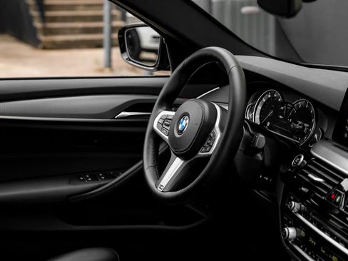 Used 2019 BMW 540i w/ M Sport Package RWD image 15