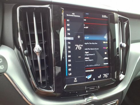 Used 2019 Volvo XC60 T5 Momentum w/ Premium Package image 22