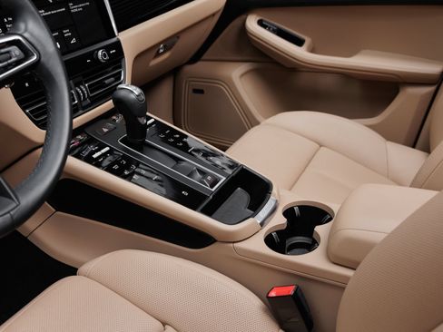 Certified 2026 Porsche Macan AWD/4WD image 22