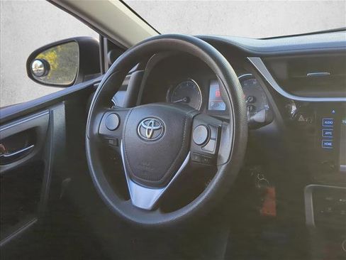 Used 2018 Toyota Corolla LE image 28