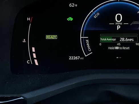 Used 2025 Toyota Camry SE image 39