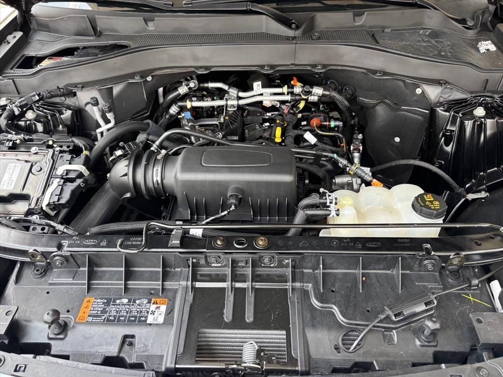 Used 2024 Ford Explorer XLT w/ Equipment Group 202A RWD image 30