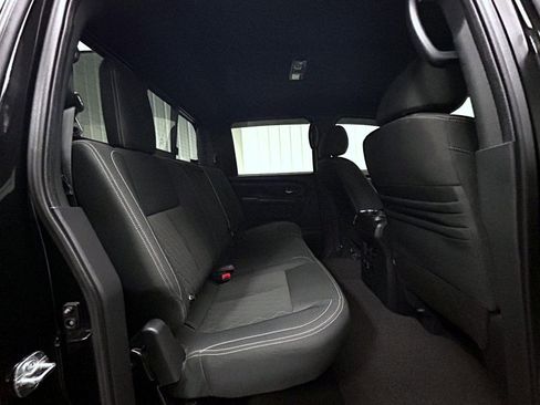 Used 2019 Nissan Titan SV w/ SV Convenience Package image 18