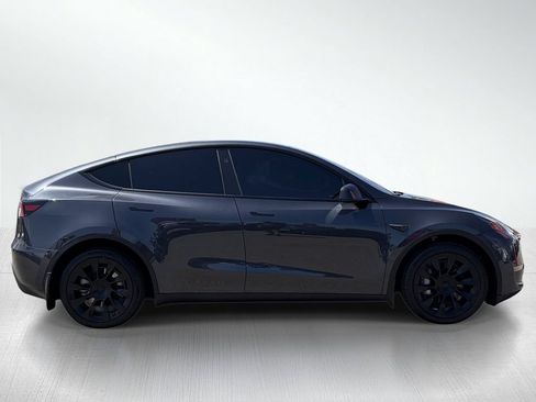 Used 2024 Tesla Model Y Long Range AWD/4WD image 10