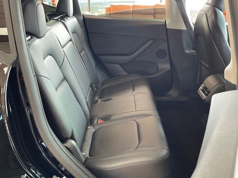 Used 2022 Tesla Model Y Long Range image 21