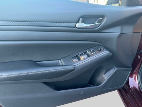 Used 2025 Nissan Altima 2.5 SV FWD image 15
