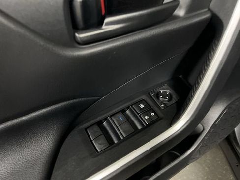 Used 2020 Toyota RAV4 LE AWD/4WD image 22