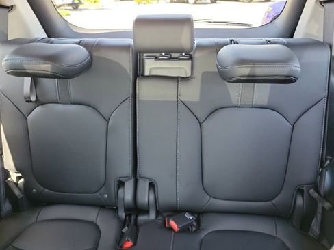 Certified 2025 Honda Pilot Touring image 14