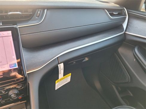 New 2025 Jeep Grand Cherokee Limited image 29